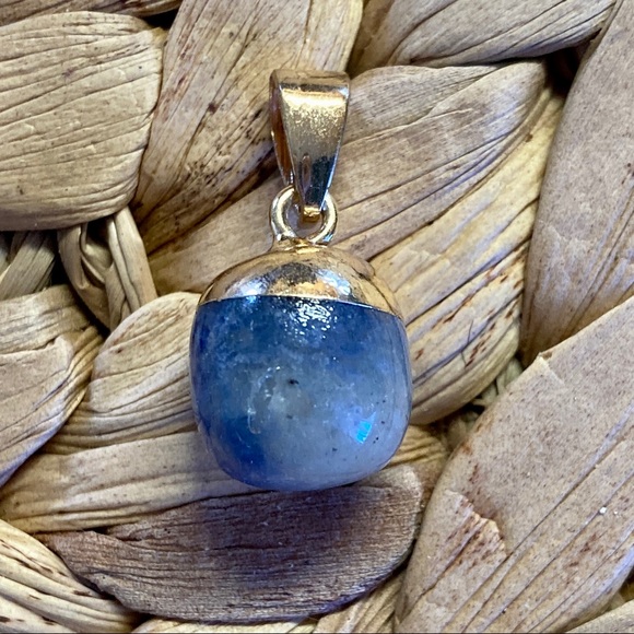 GEMSTONE PENDANT - Blue and white textured natural stone with gold detail - Picture 2 of 3